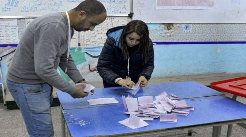 ما دلالات ضعف المشاركة الشعبية في انتخابات تونس؟